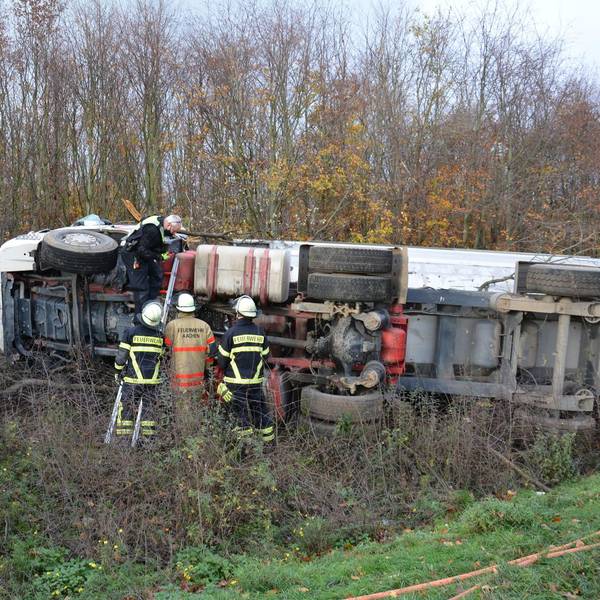 Unfall A1 19112020 Lkw