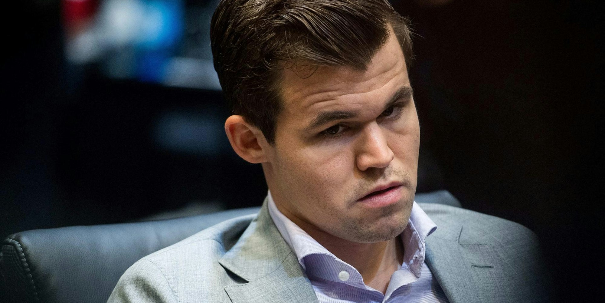 Carlsen dunkel