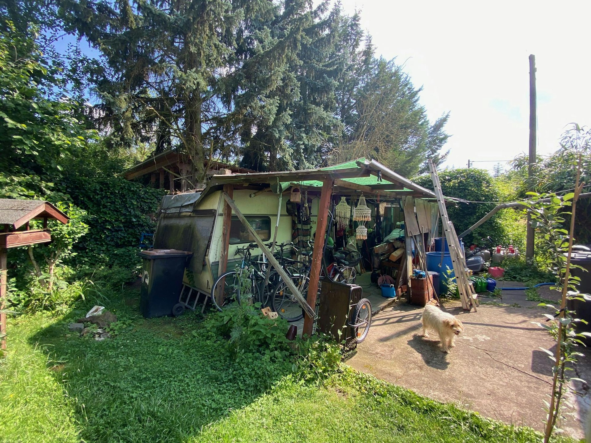 KS_der ursprüngliche Wohnwagen ist heute Werkstatt