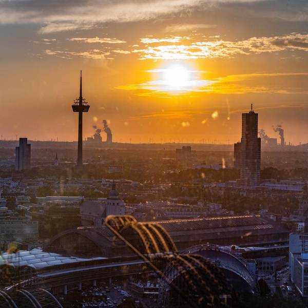 Schmuck_Sonnentergang_Koeln_Dom_funkturm_mbo
