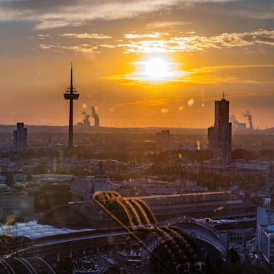 Schmuck_Sonnentergang_Koeln_Dom_funkturm_mbo
