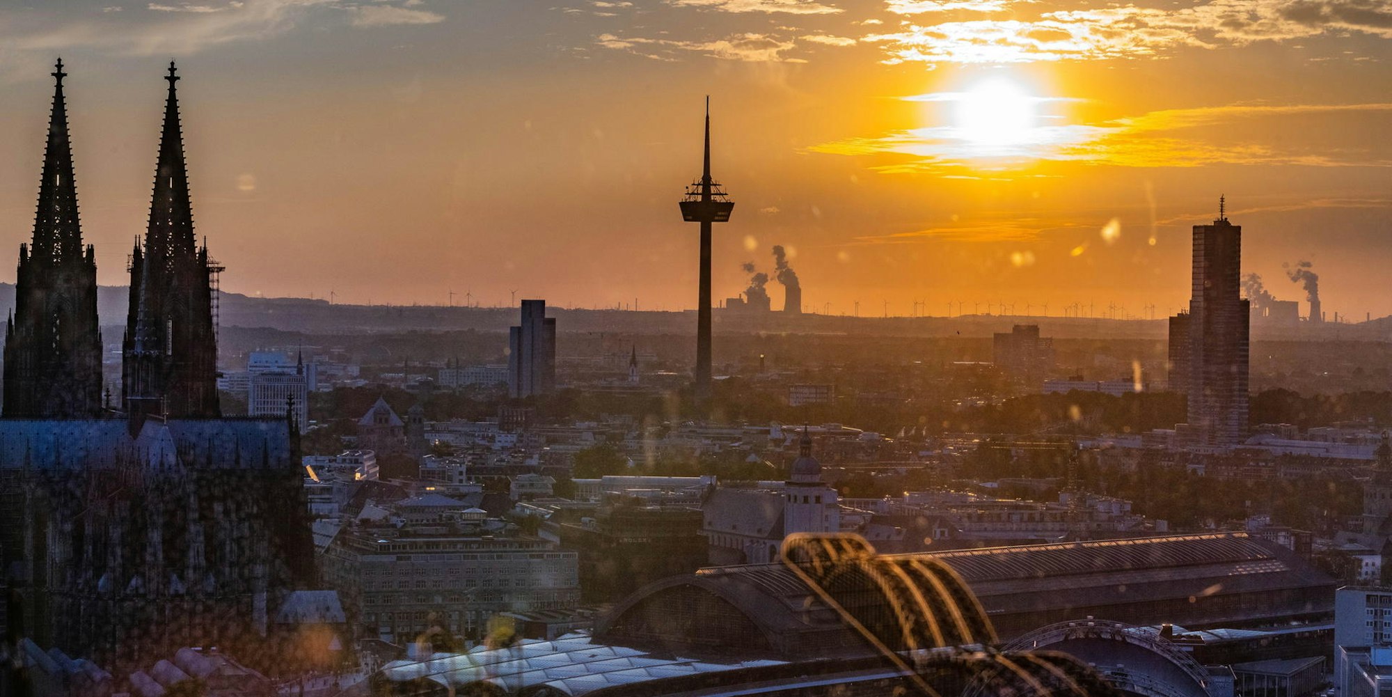 Schmuck_Sonnentergang_Koeln_Dom_funkturm_mbo