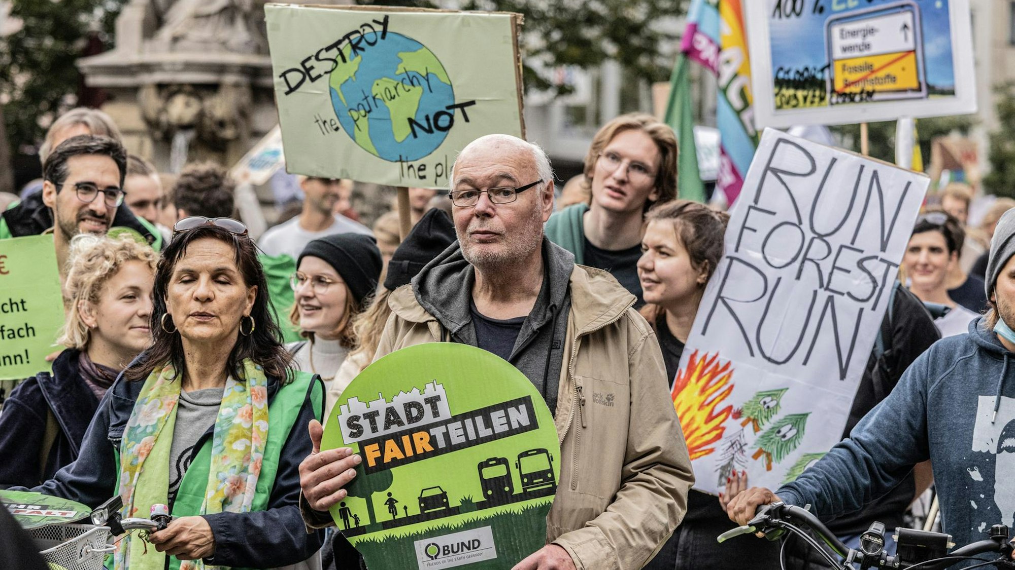 Teilnehmer einer Klimademo in Köln (Archivbild)