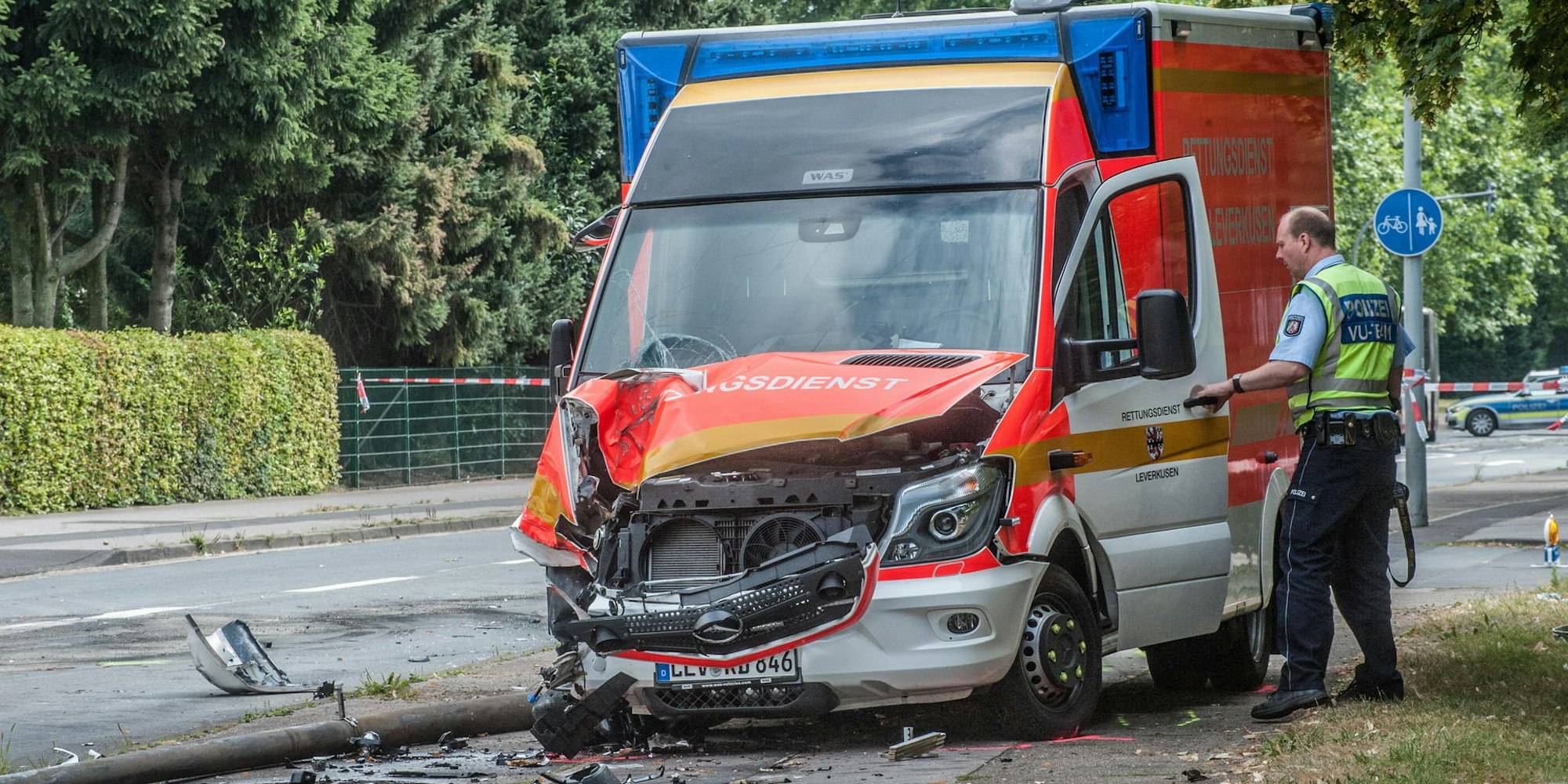 leverkusen-unfall-RTW--ALF_9368