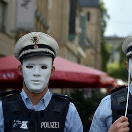 Polizisten_Masken