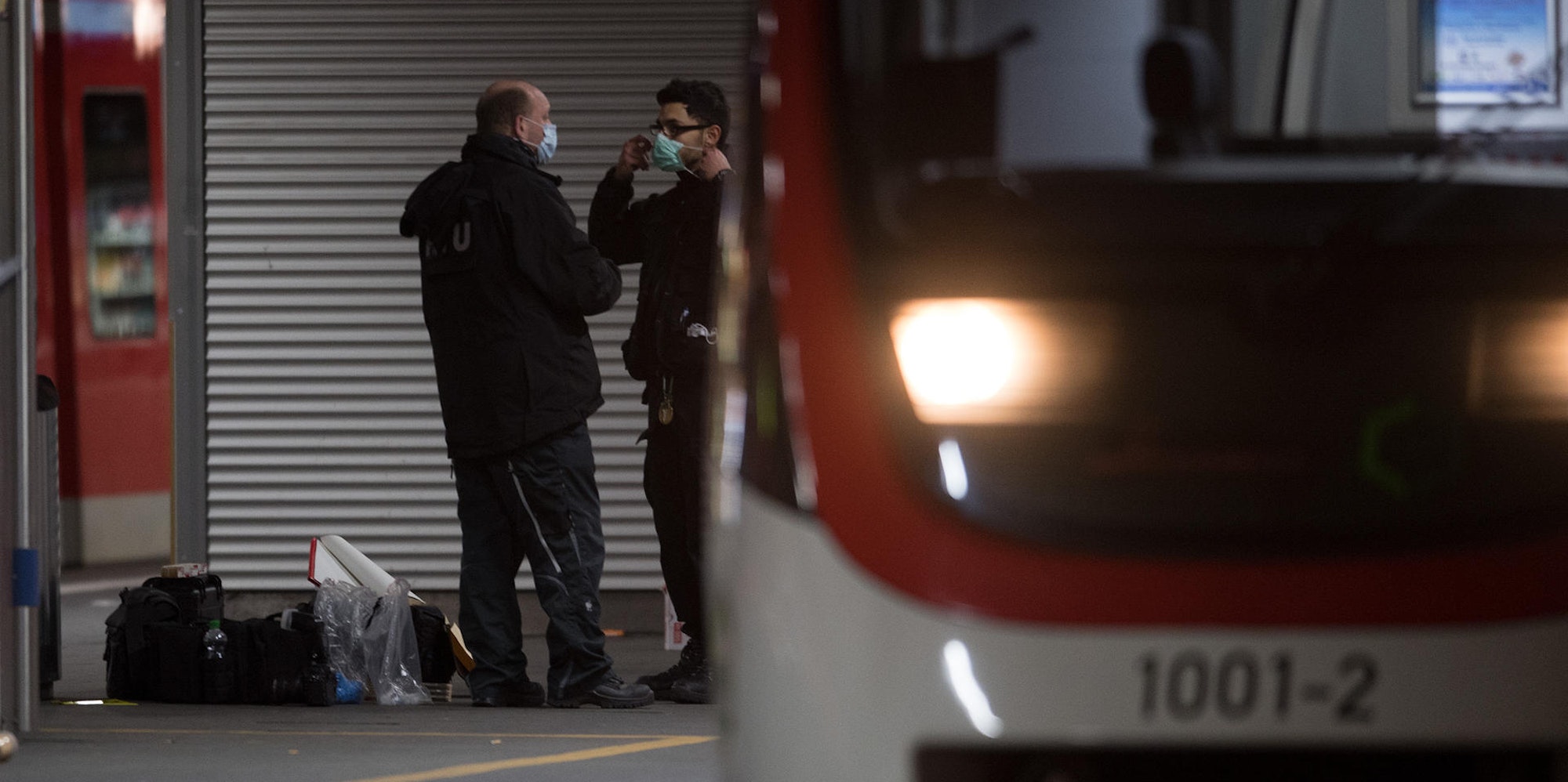 duesseldorf-axt-beamte