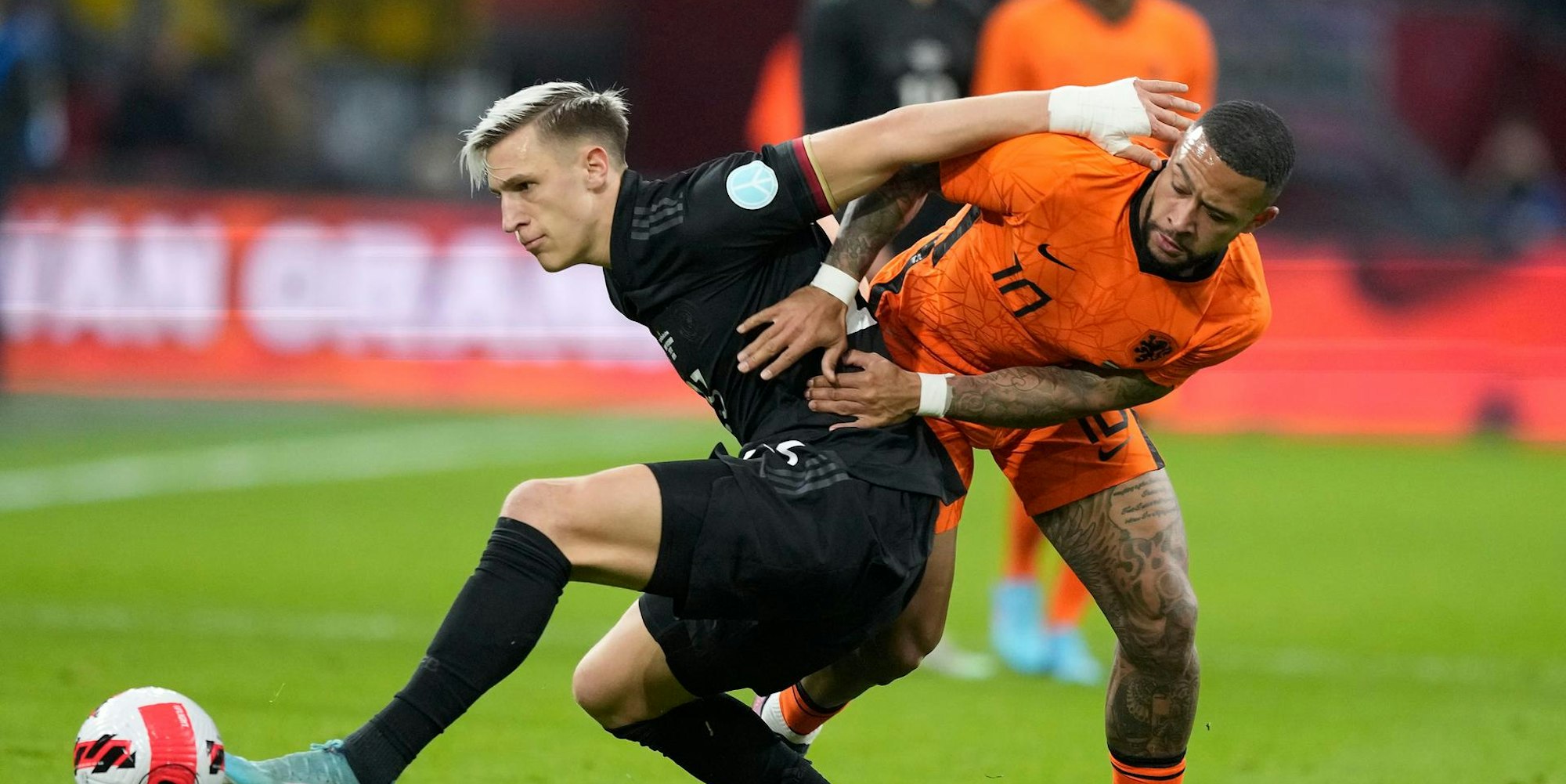 Schlotterbeck gegen Depay