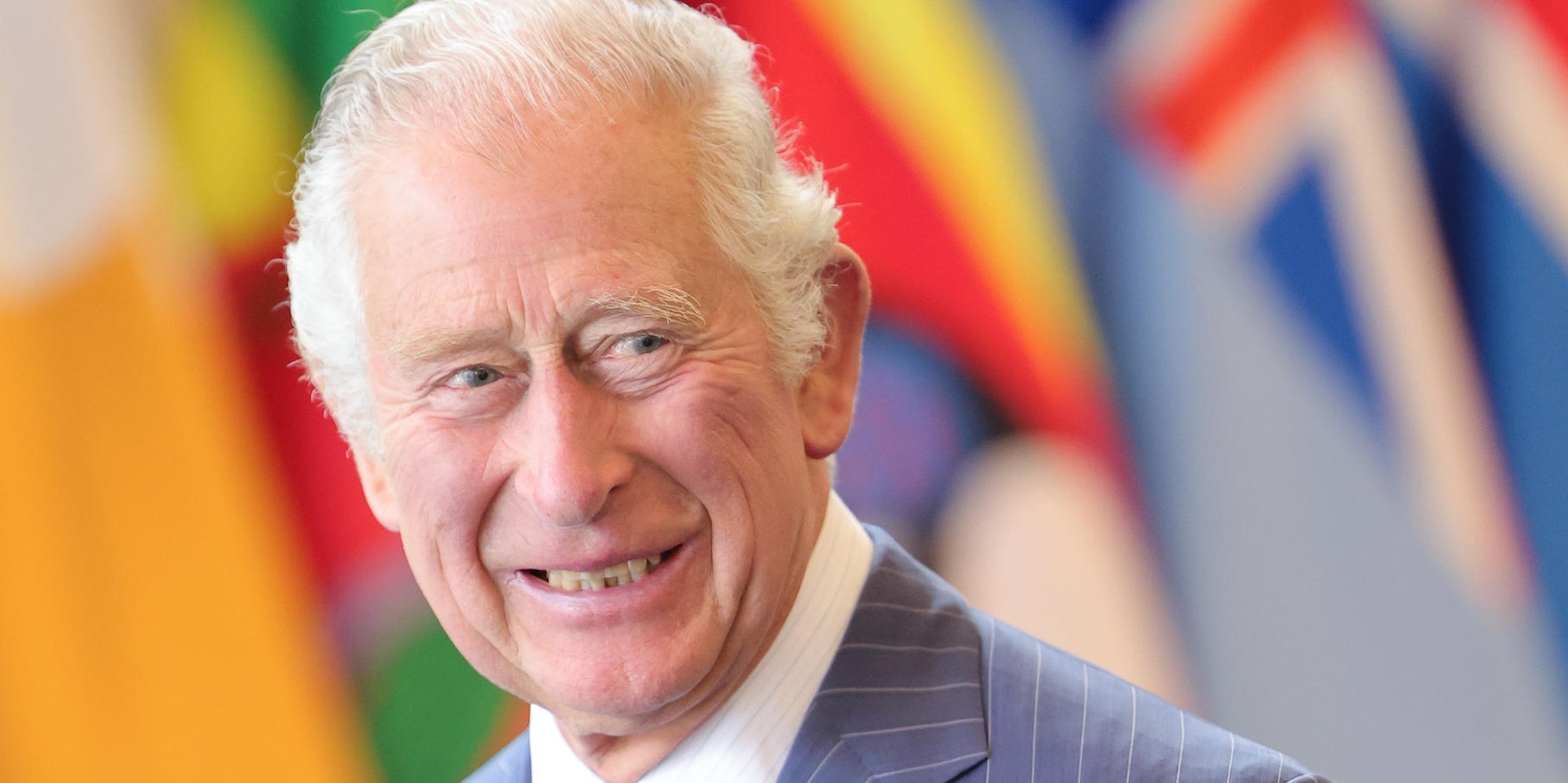 Charles grinst Pa 290922