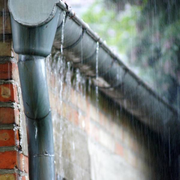 Starkregen Regenrinne