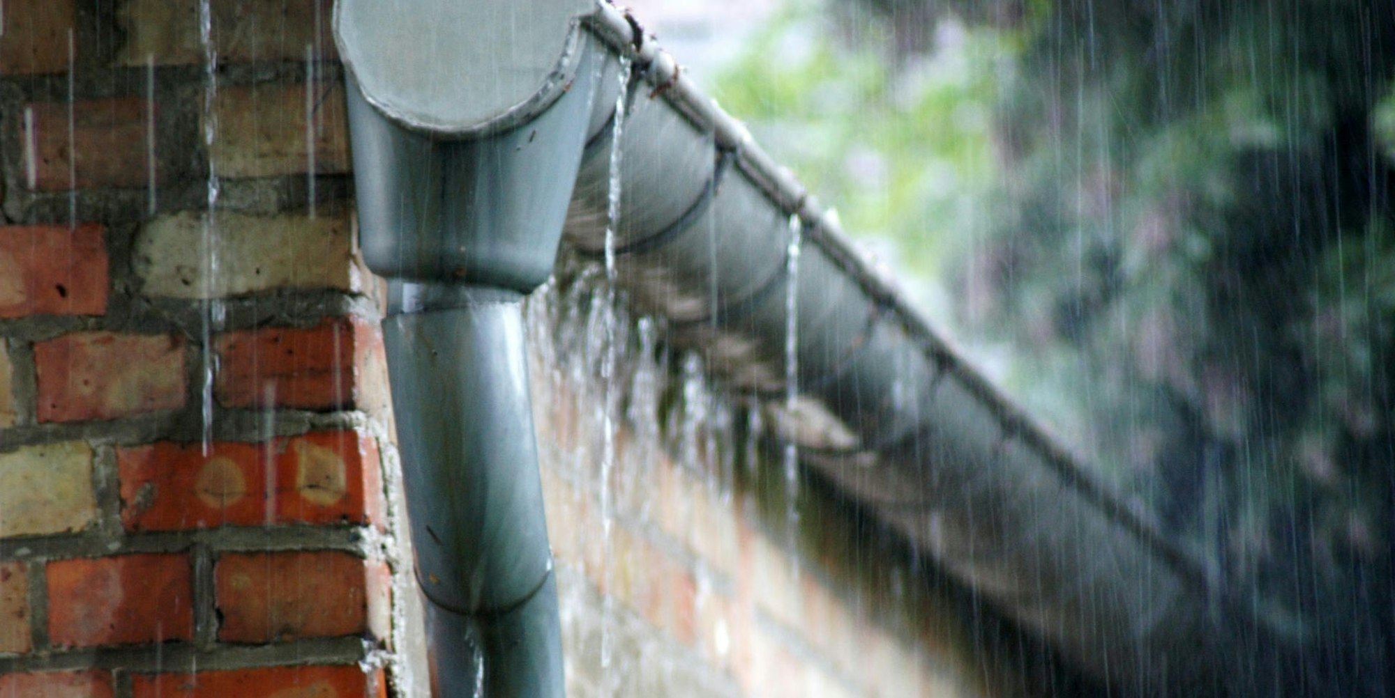 Starkregen Regenrinne