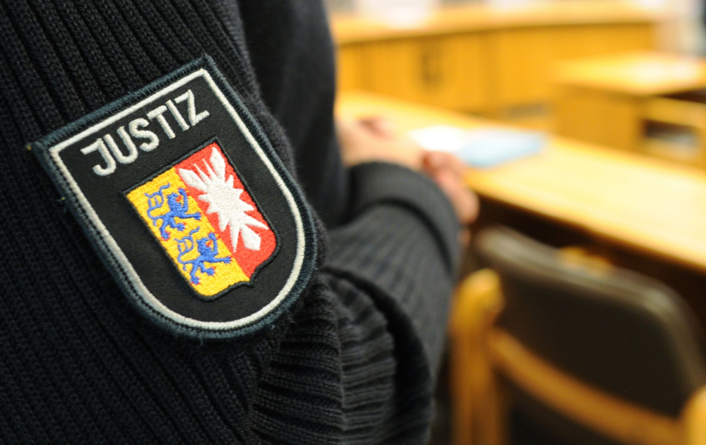 Justizbeamter im Gericht