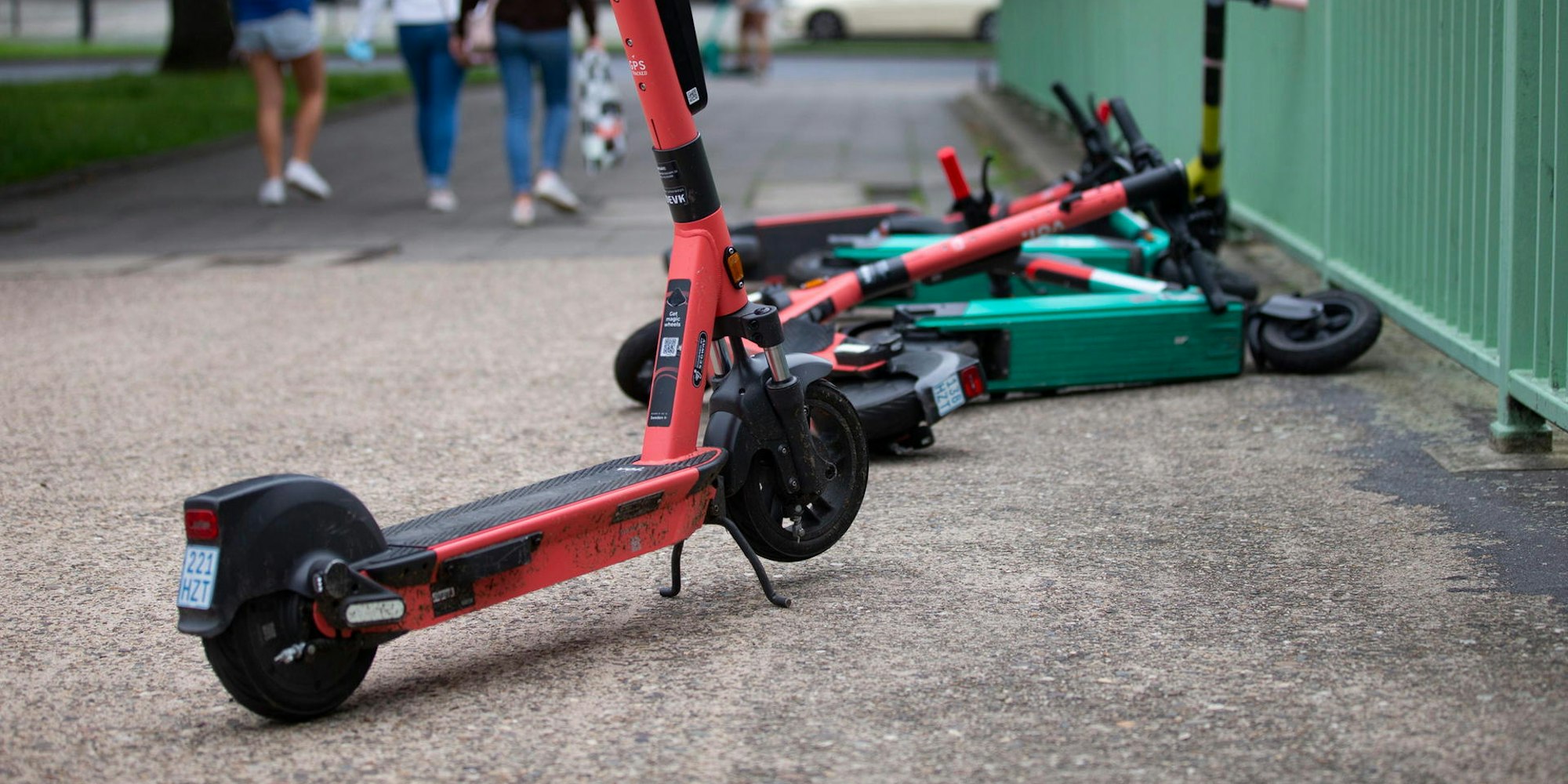 20210705_tb_E_Scooter_Gehwege_005