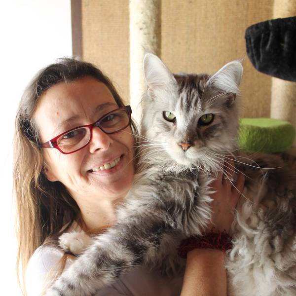 Rita Hemmersbach mit Katze Finn