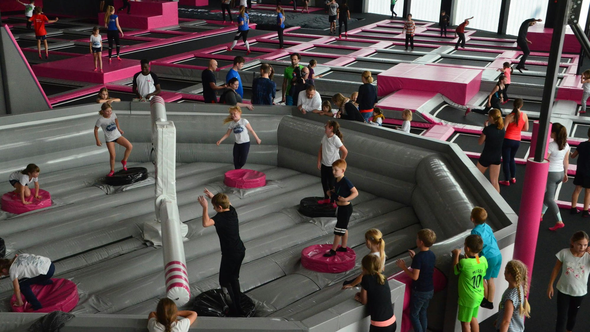 Der Sprungraum in Troisdorf bietet Spaß für jedes Alter.