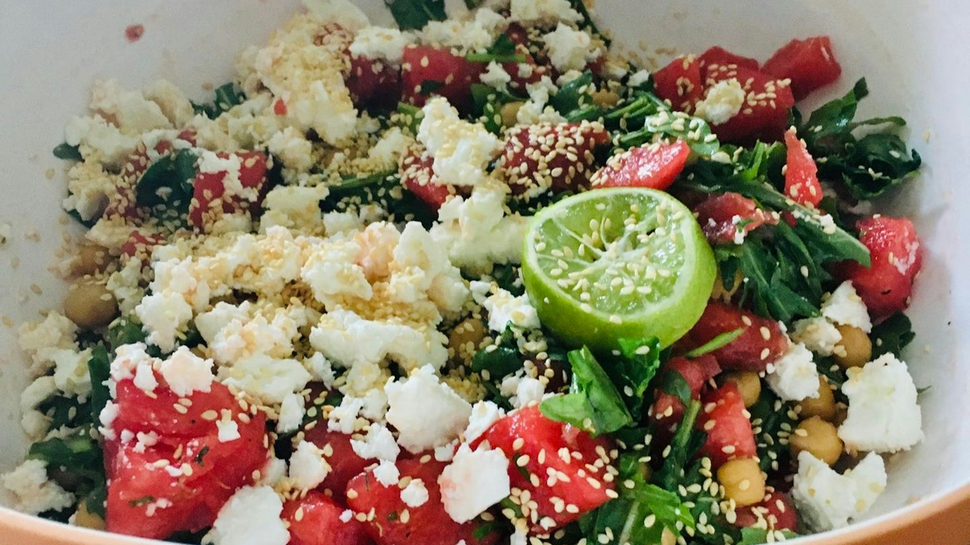 Melonen-Kichererbsensalat mit Rucola und Minze