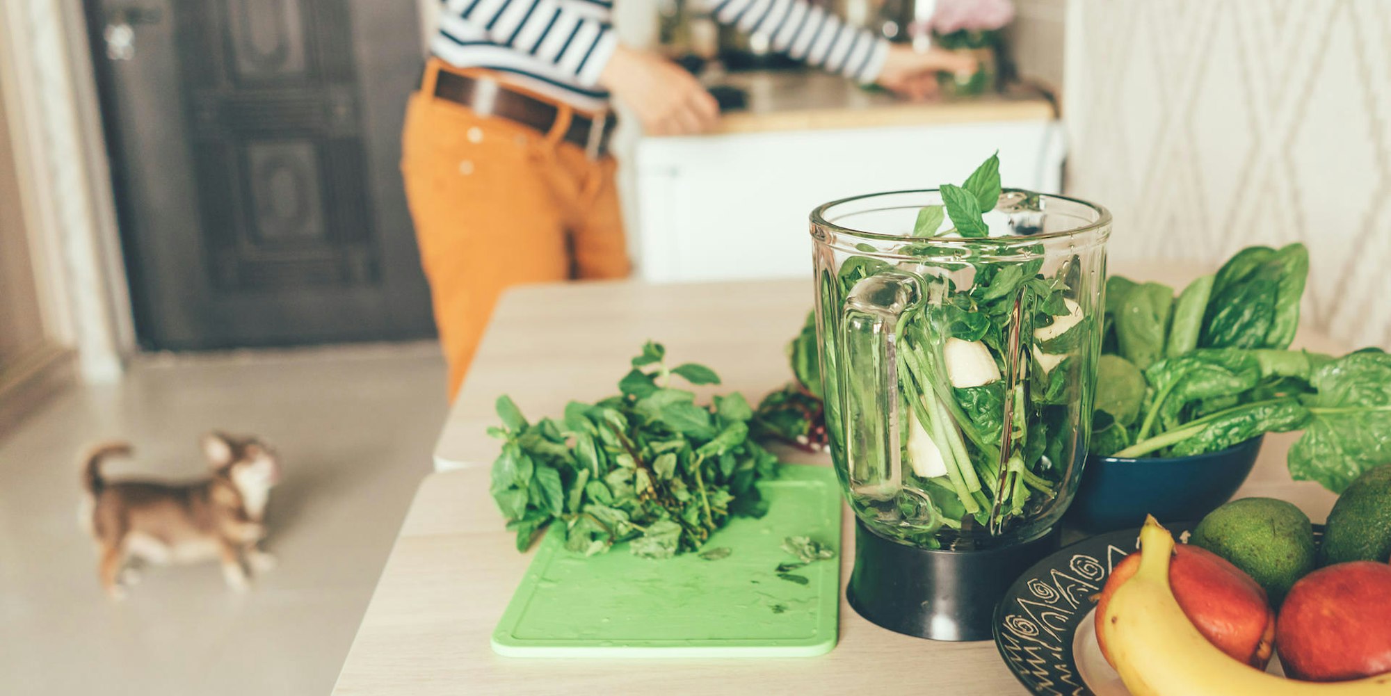 Frau mixt Smoothie Getty Images
