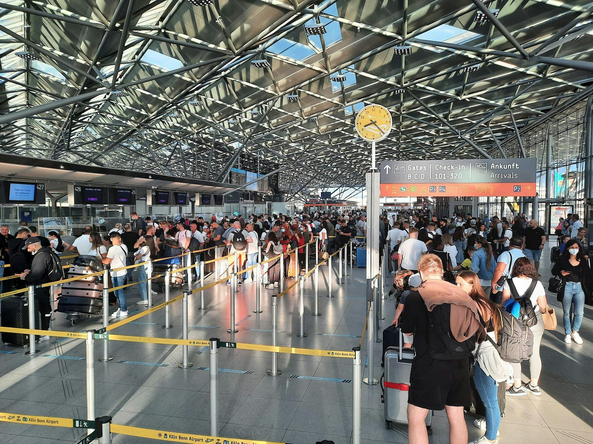 Lange Schlangen Fughafen