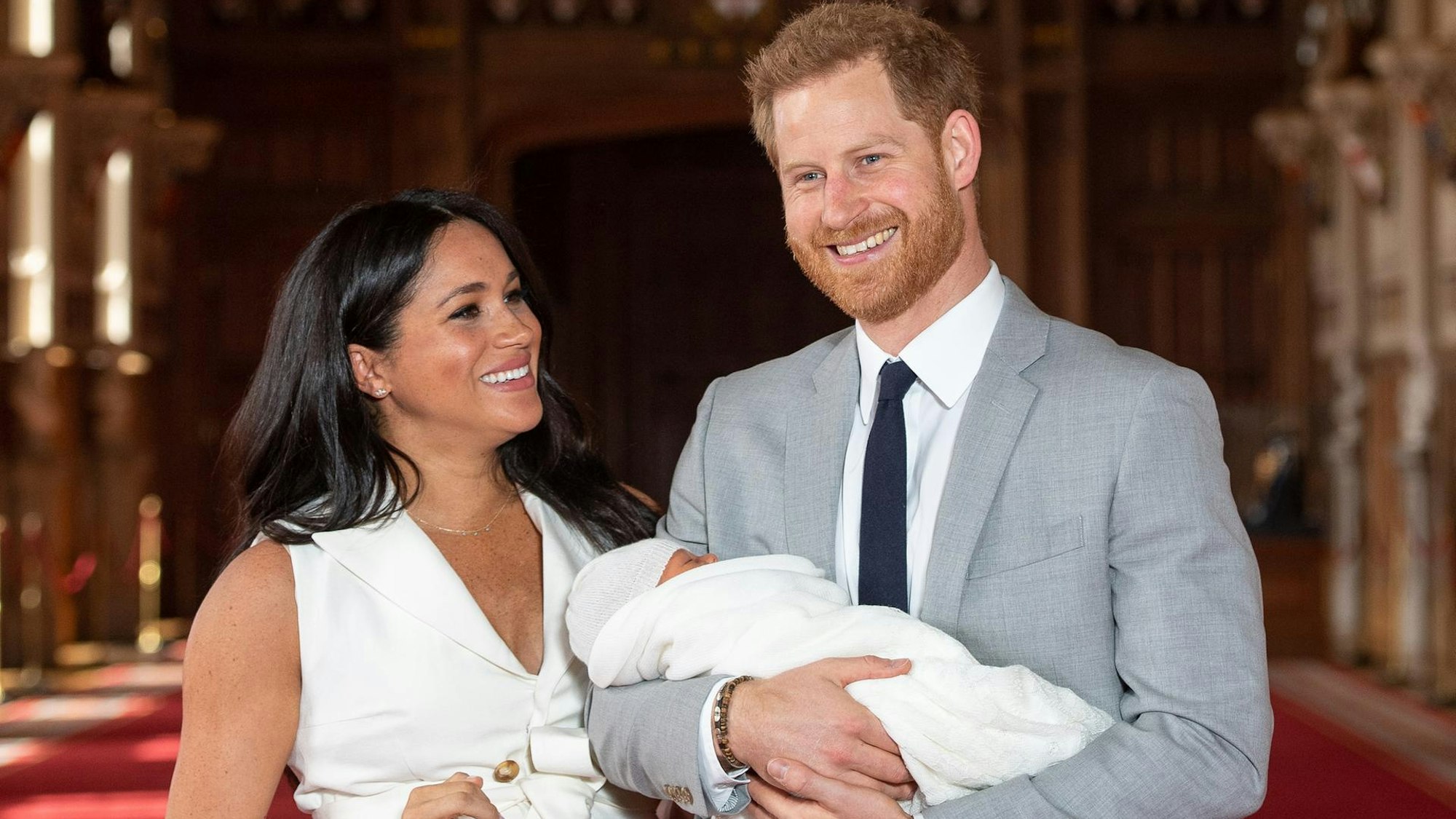 Zur Geburt von Archie machten Meghan und Harry (r) eine Ausnahme und veröffentlichten ein gemeinsames Foto.