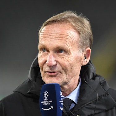 Watzke am Amazon Mikrofon
