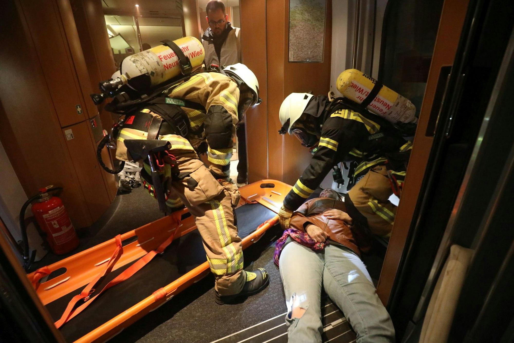 20221030-rkl-ice-notfalluebung-tunnel-windhagen-007