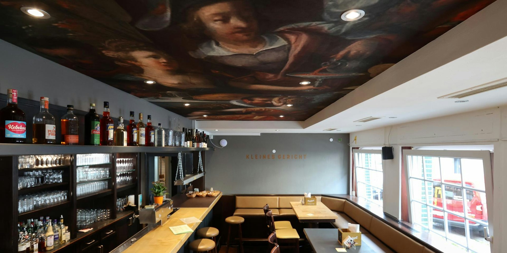 kleines gericht drinnen bild