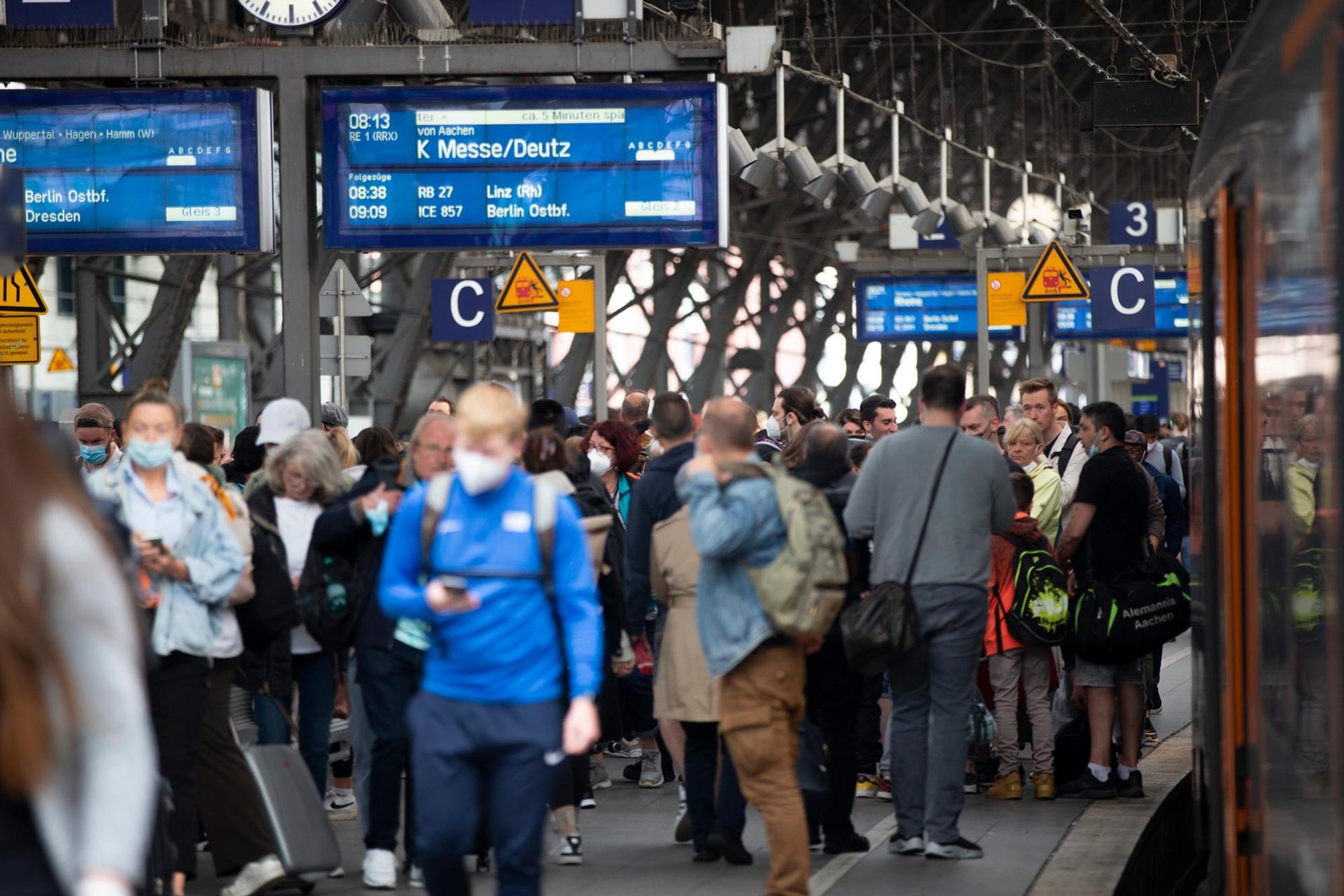 9 Euro Ticket Gedränge Köln