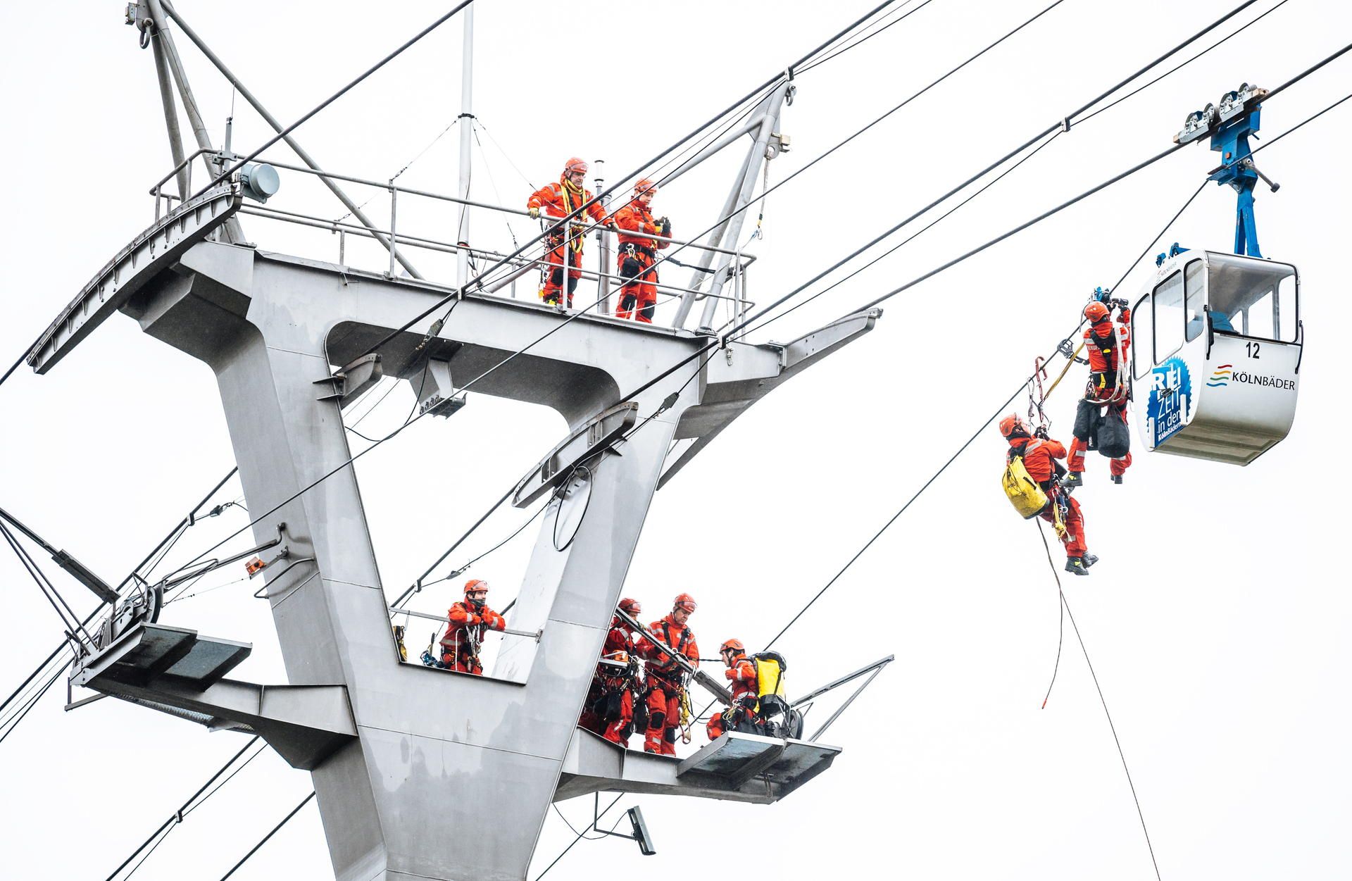 Hoehenrettung_-_Seilbahn_12