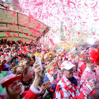 alter markt konfetti