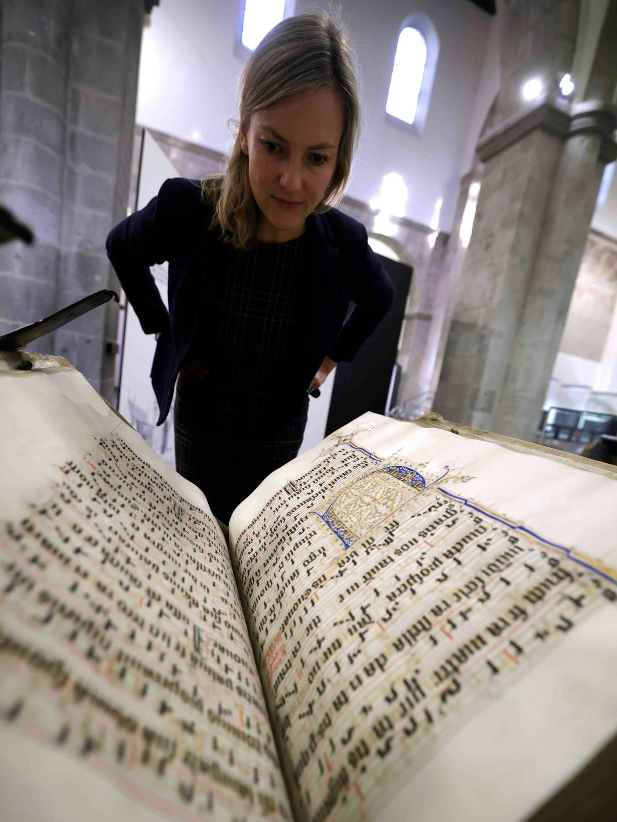 Buecher_von_Frauenhand_25102021_15