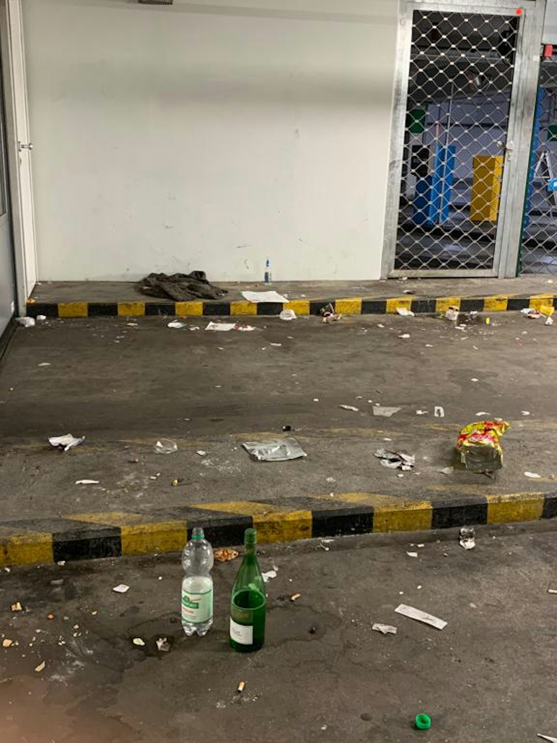 Dreck am Neumarkt in Köln