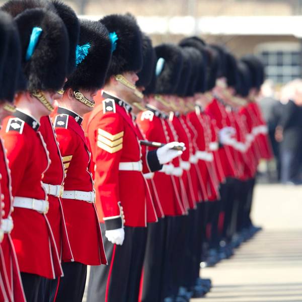 Irish Guards Queen 2705
