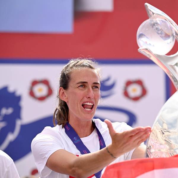 Lionesses mit Pokal