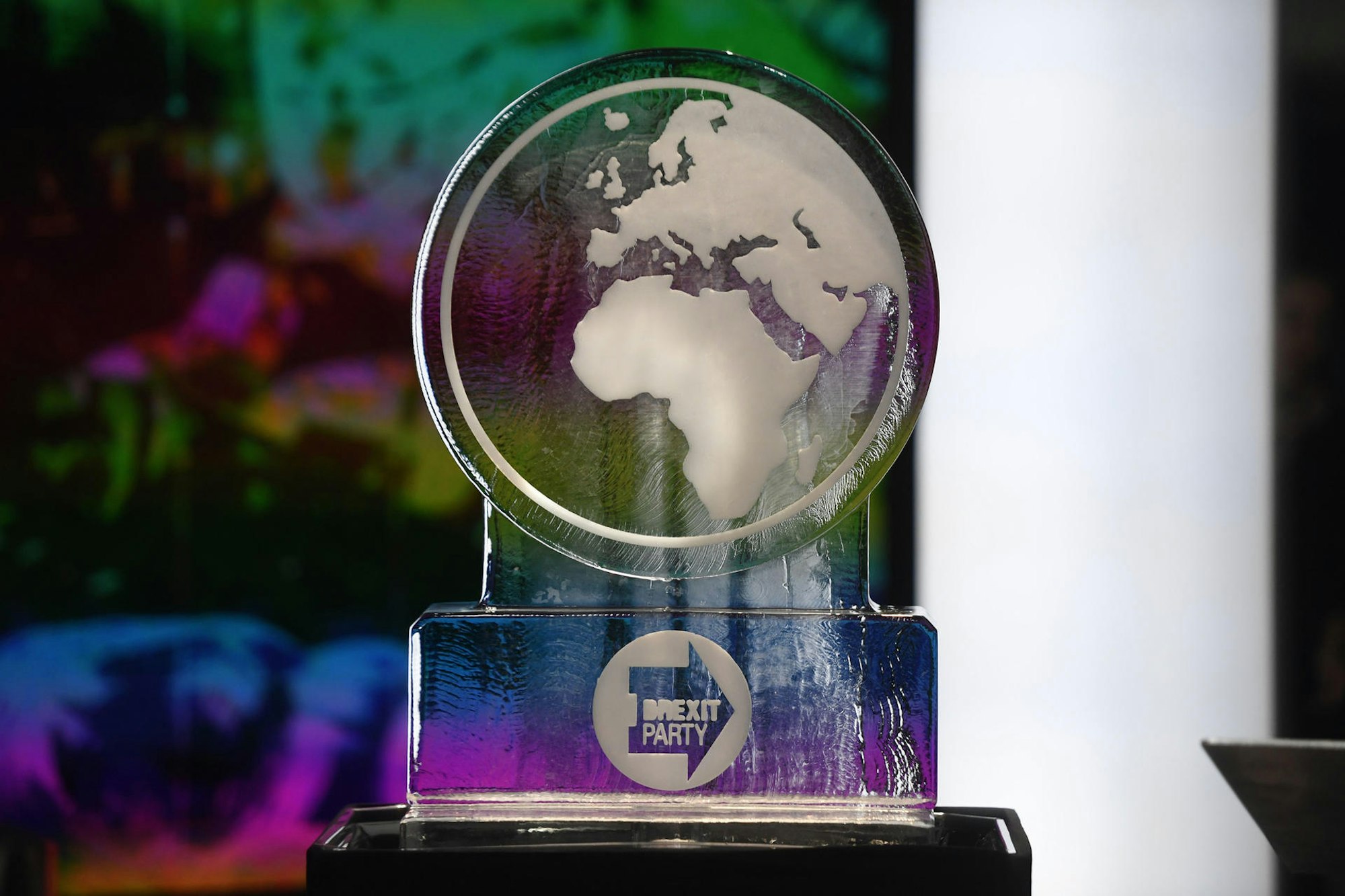 Channel 4 - Eisskulptur WPA 291119