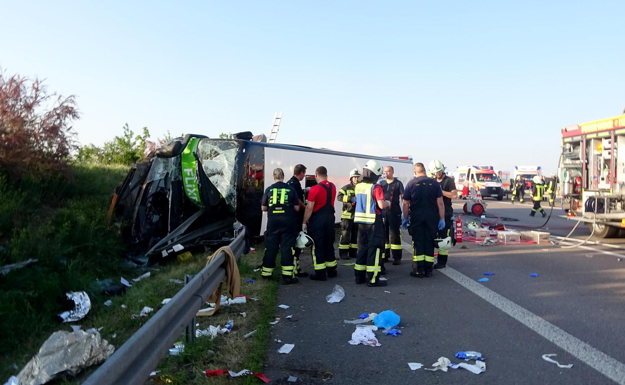 Flixbus verunglückt - ein Toter
