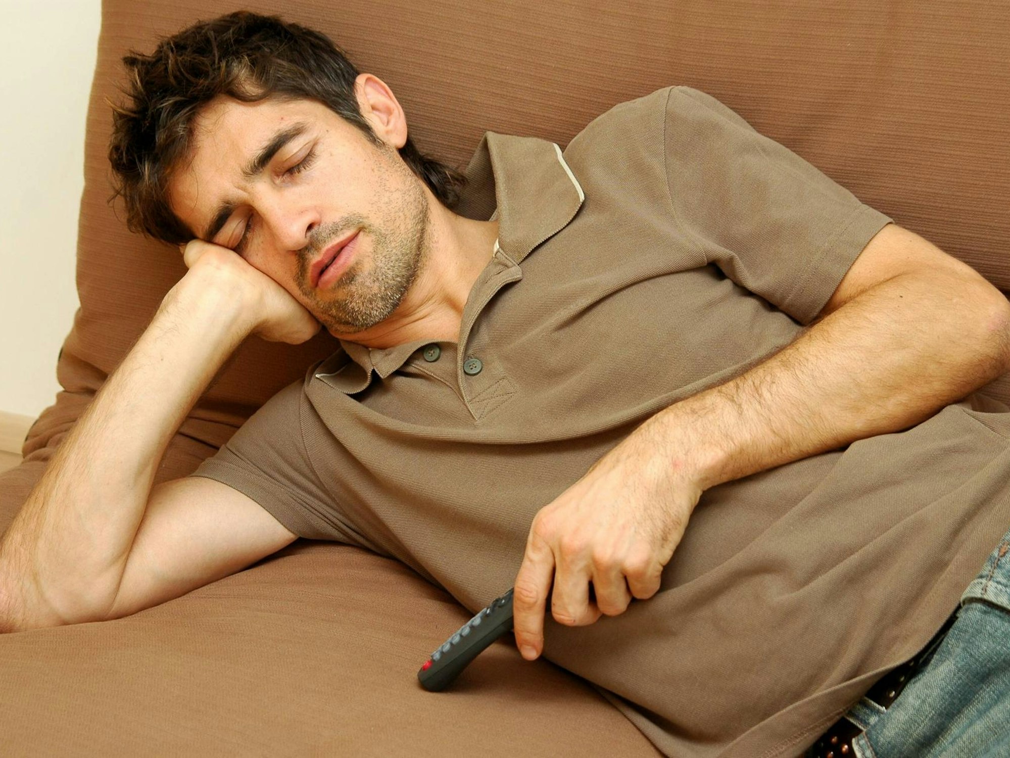 Einschlafen Sofa Fernseher TV imago