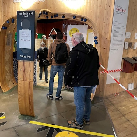 20211229-ber-nip-impfen-ikea (2)