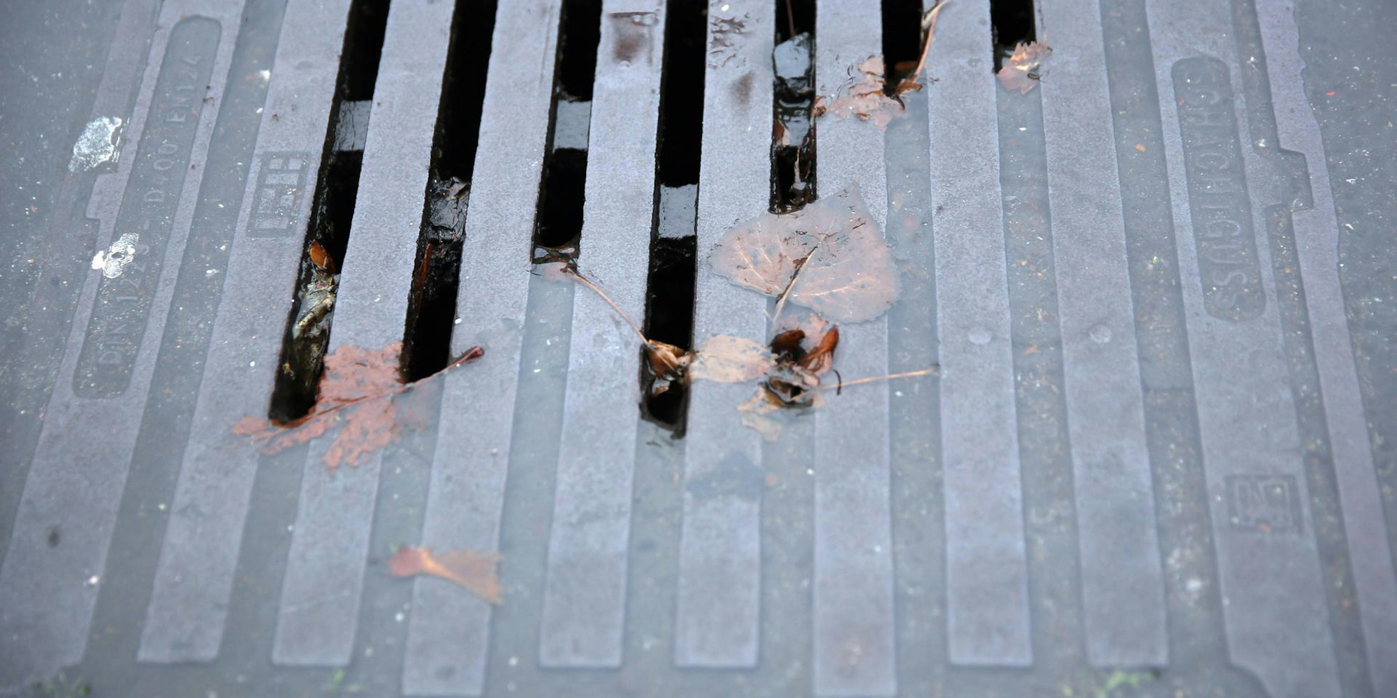 nab191211_Regen_Wetter_Gully_04