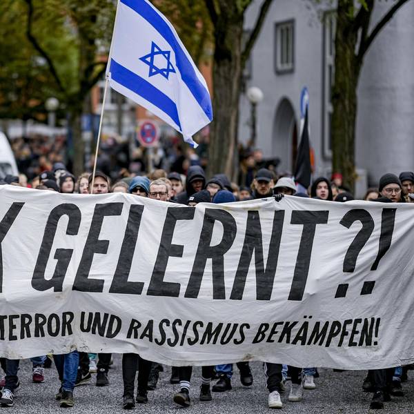 Rechtsextremismus Symbolbild dpa