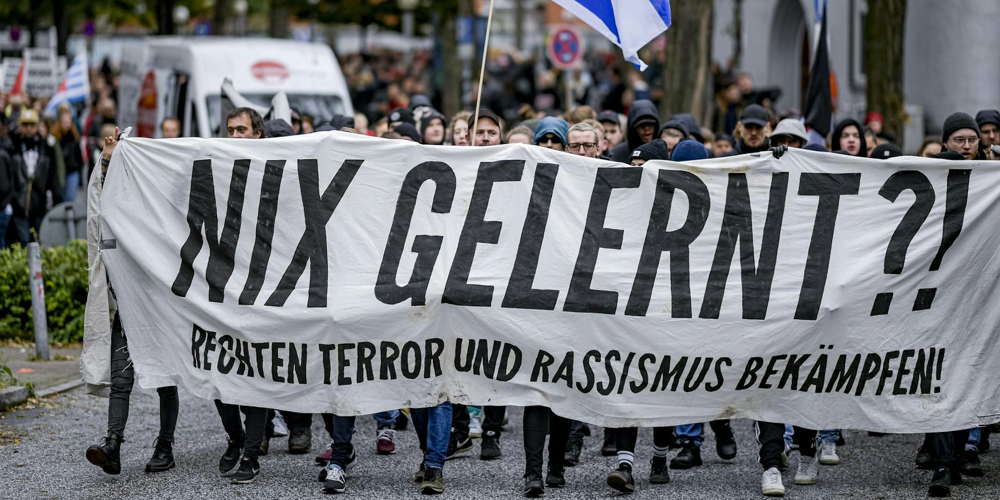 Rechtsextremismus Symbolbild dpa