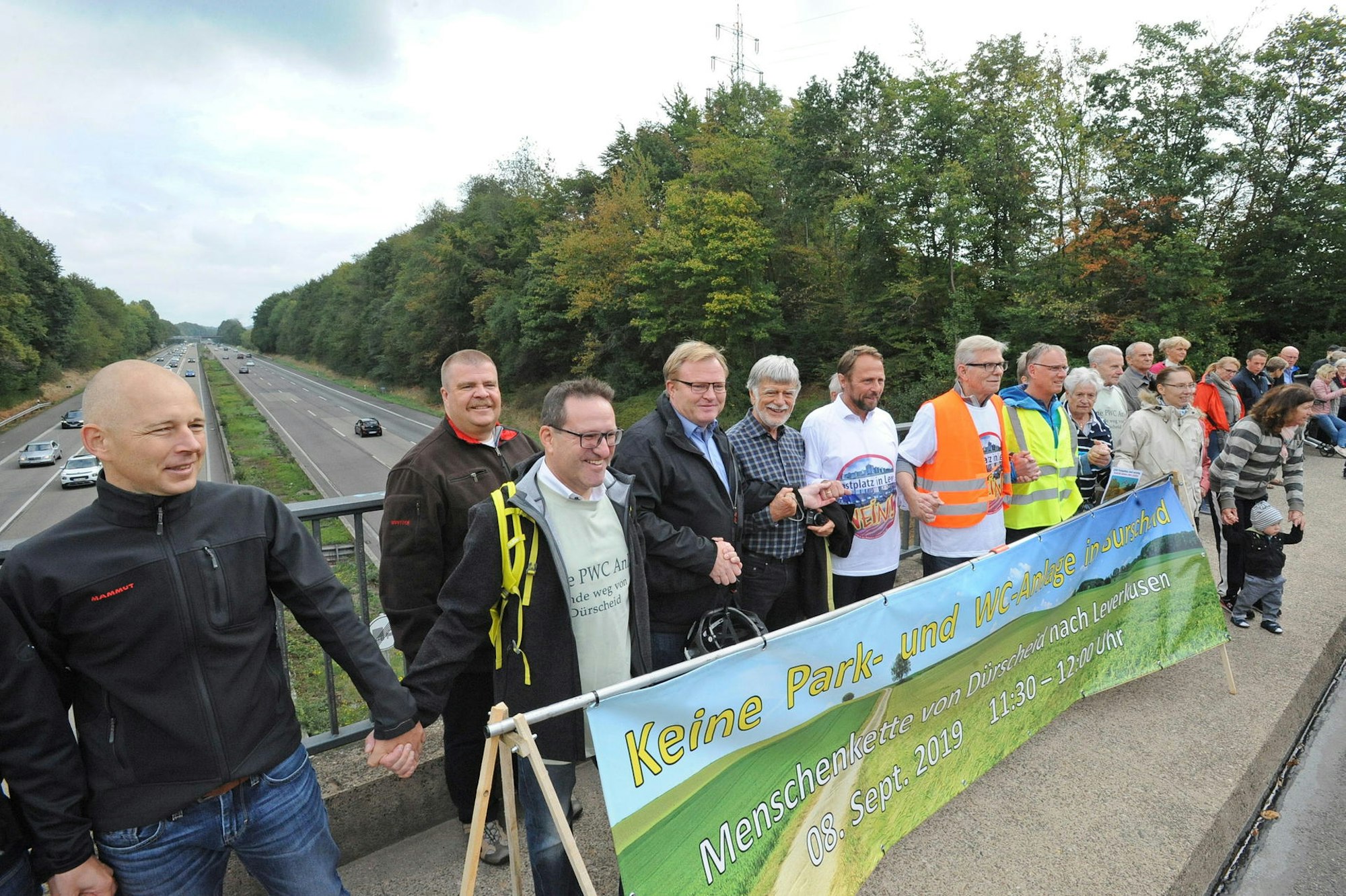 leverkusen-burscheid-menschenkette_(8)