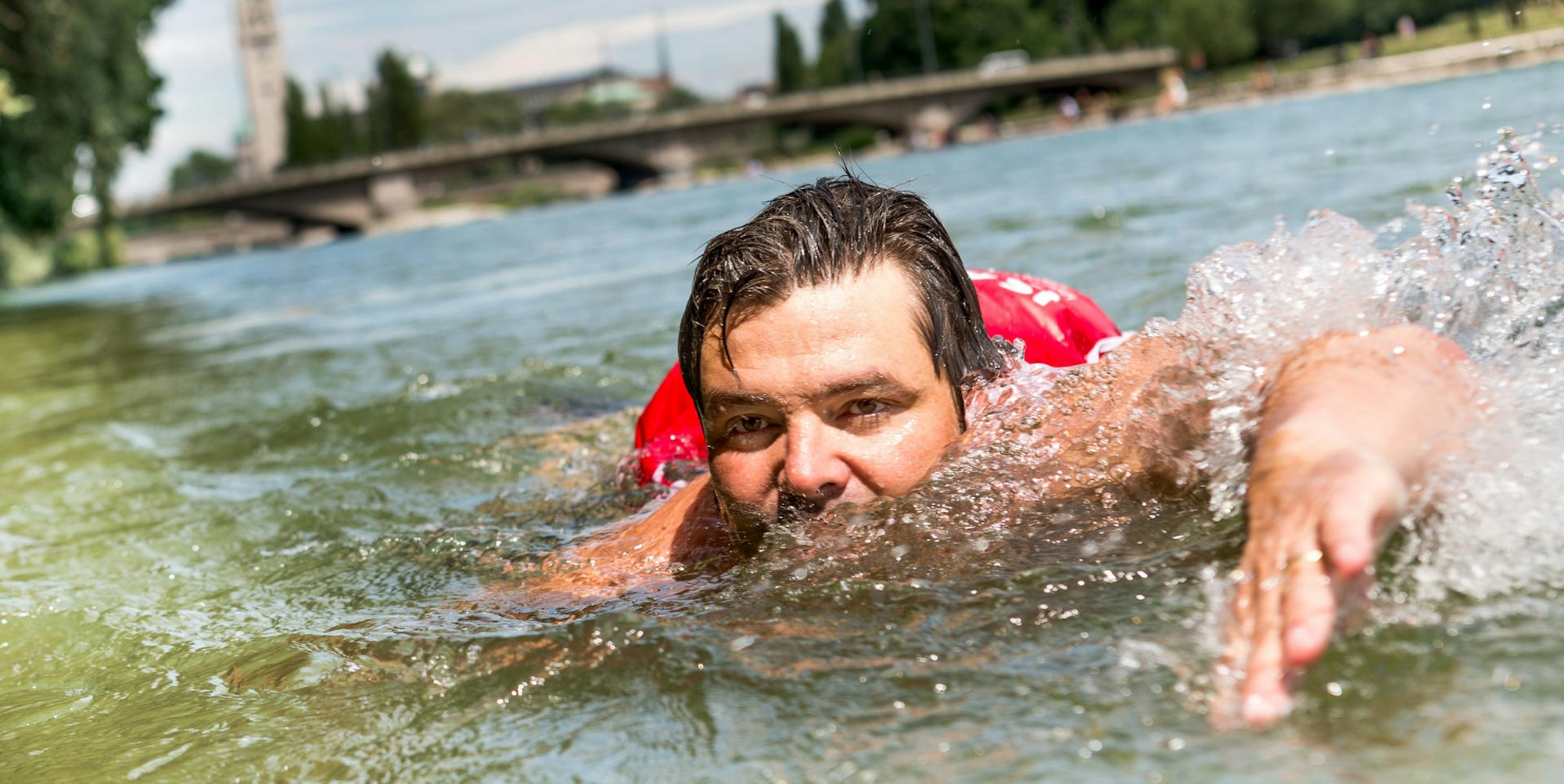 KINA_Durch_den_Fluss_53934381