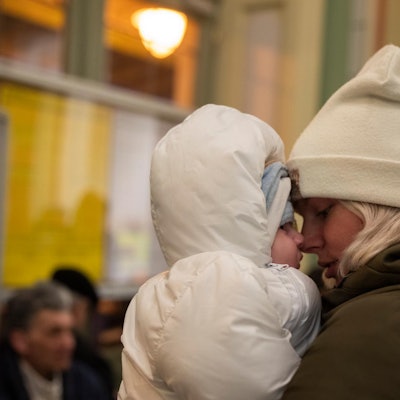 Ukraine Mutter Kind Symbol DPA