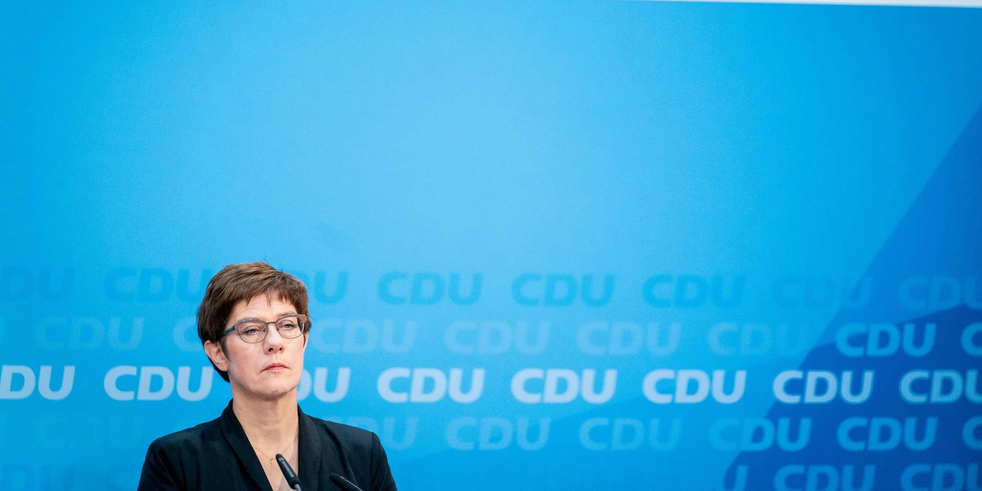 Kramp-Karrenbauer allein