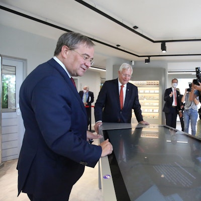 k_eroeffnung_besucherzentrum_schauplatz_petersberg_004_r