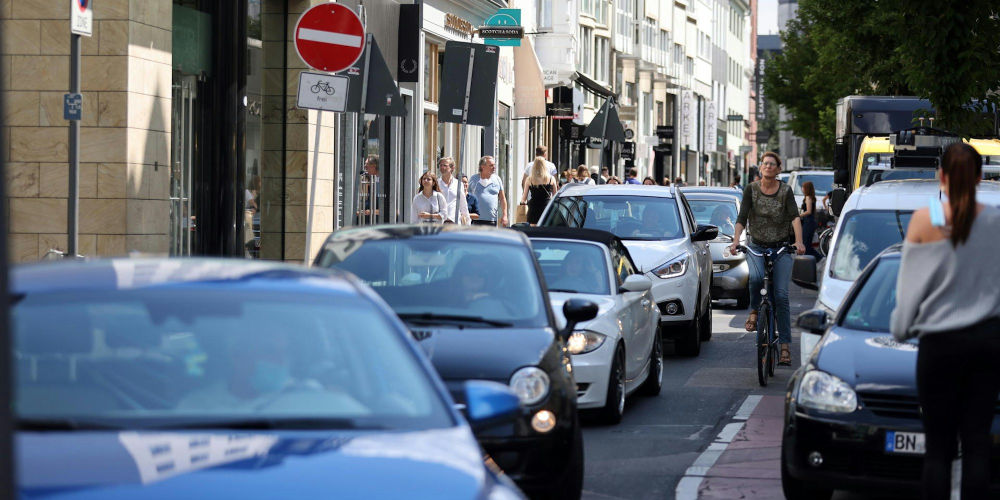 nab200804_Ehrenstrasze_03