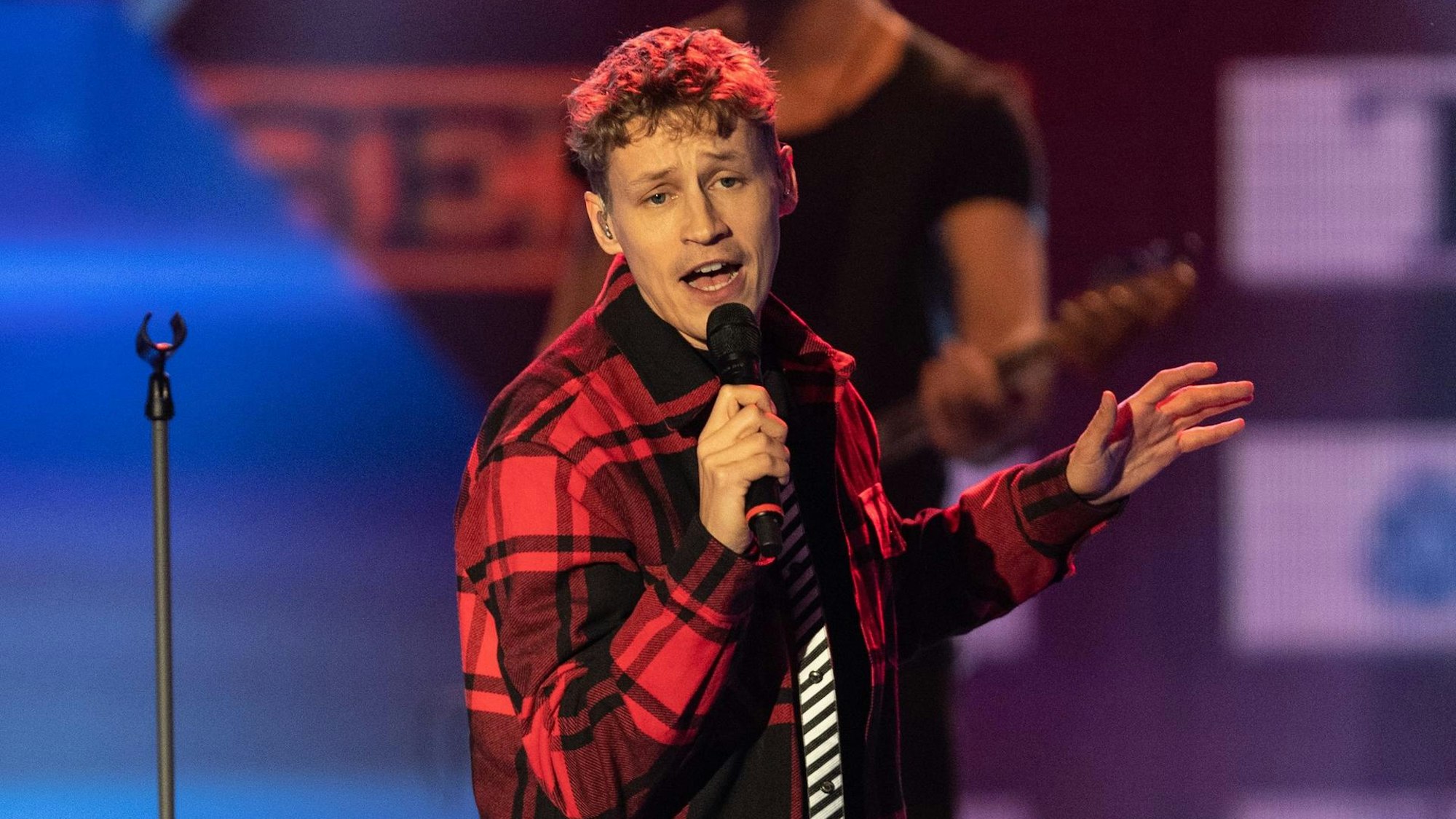 Tim Bendzko auf der Bühne.