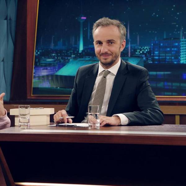 Youtuber Rezo (l.) diskutiert mit Jan Böhmermann über sein Video