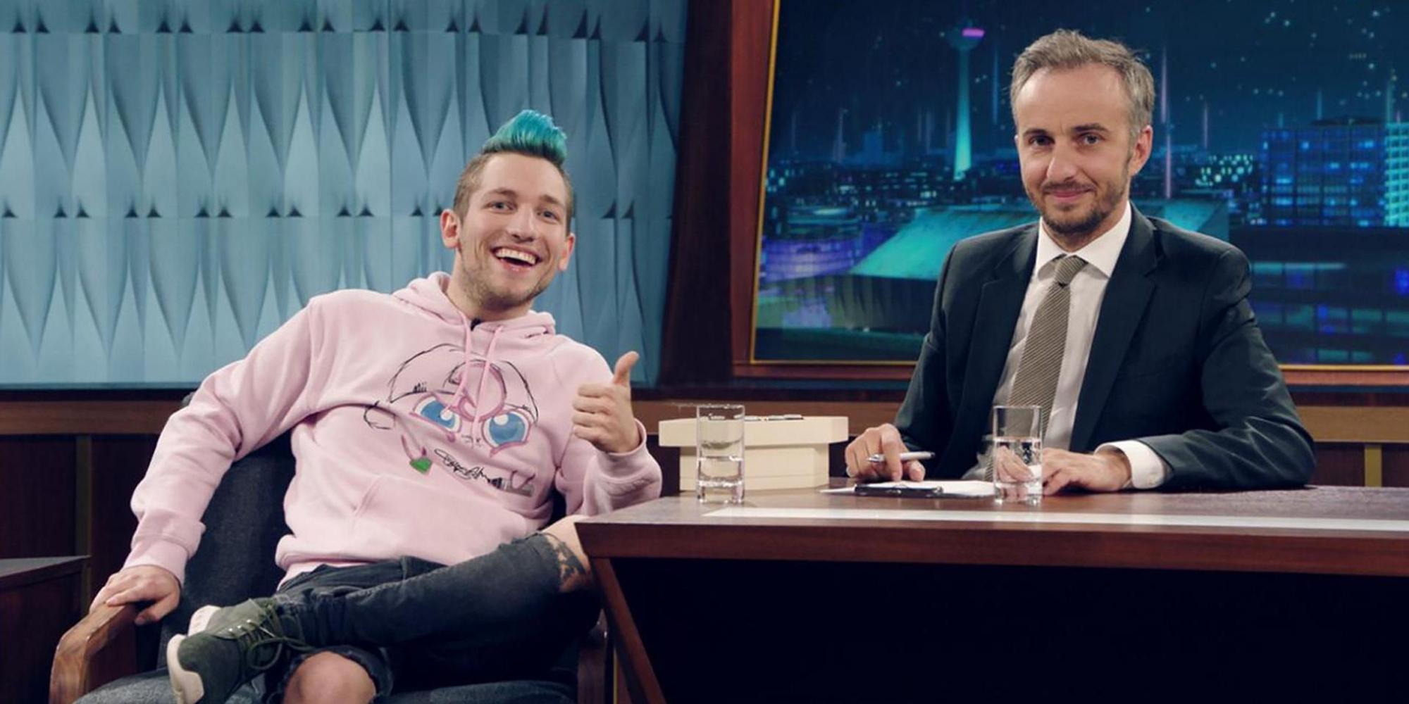 Youtuber Rezo (l.) diskutiert mit Jan Böhmermann über sein Video