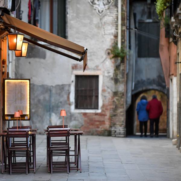 Italien leere Tische