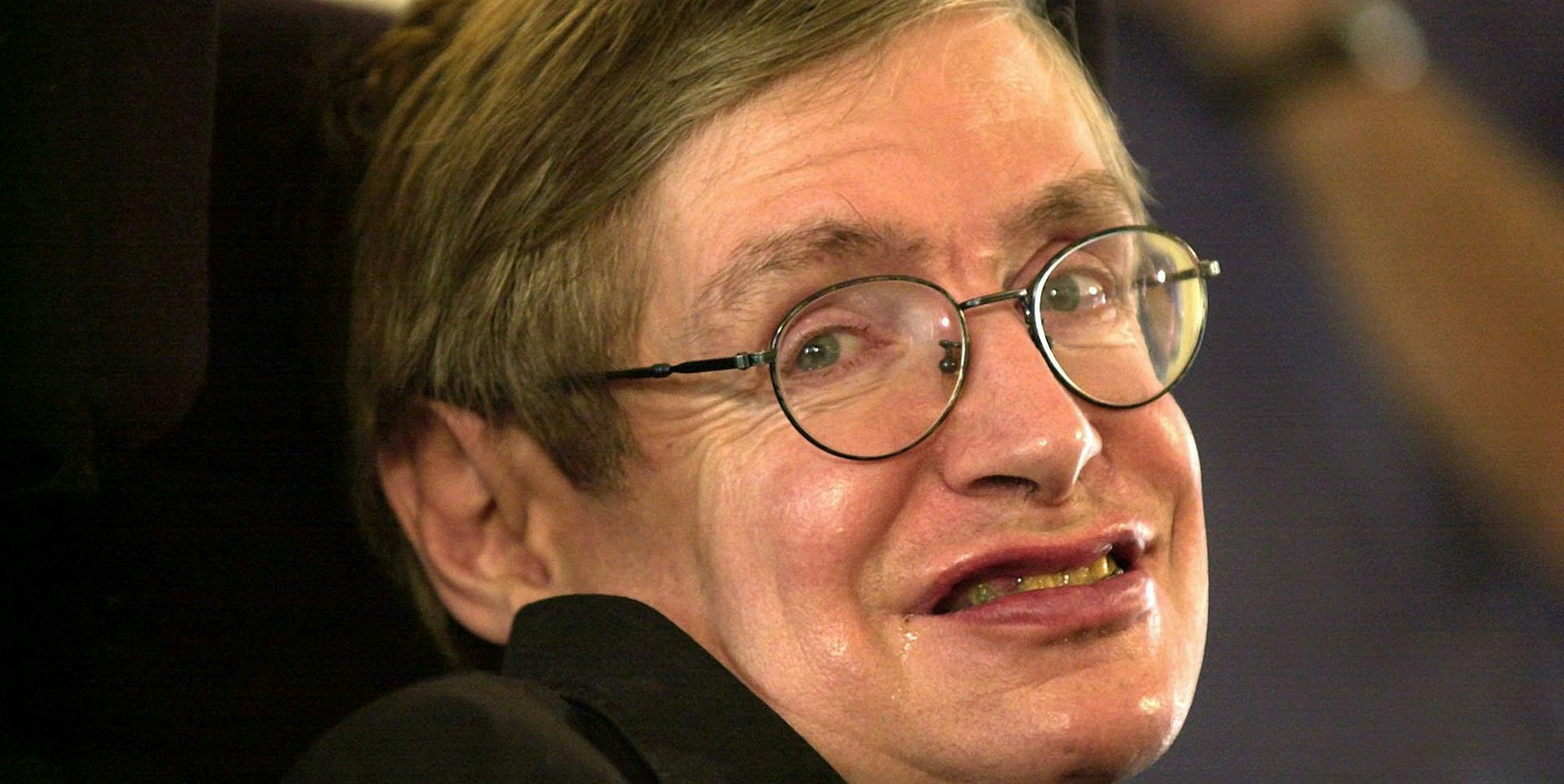 Stephen Hawking lacht